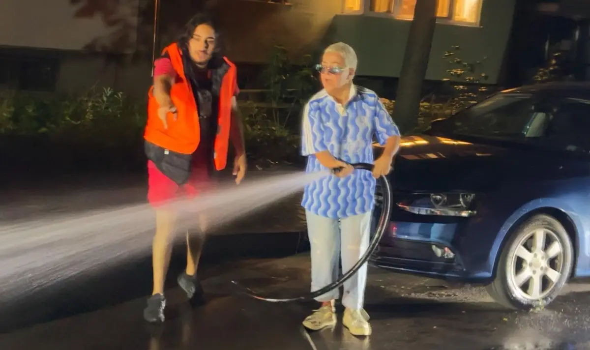 Кристина Патрашкова се захвана да мие улиците в София