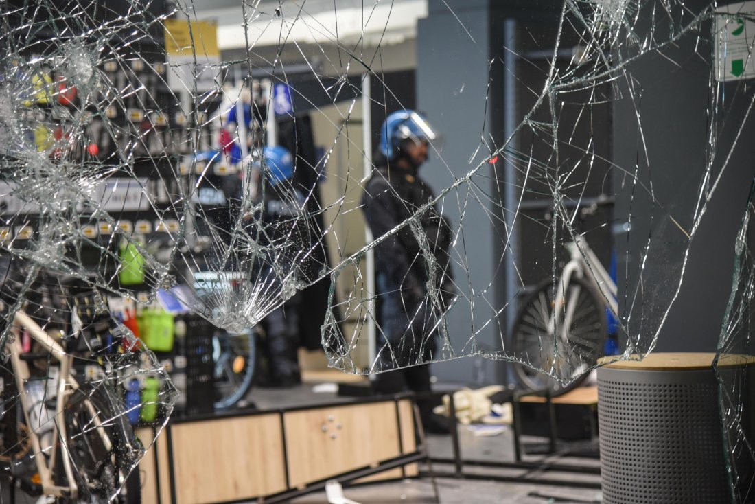 Мелони изпраща армията в Милано след погромите и грабежите
