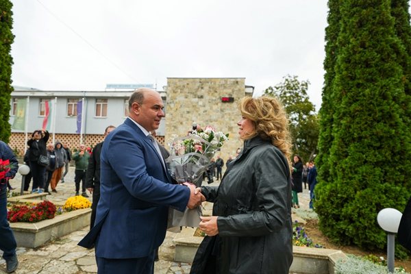 Илияна Йотова в Кула: Работя за България, която закриля своите граждани advertorial icon