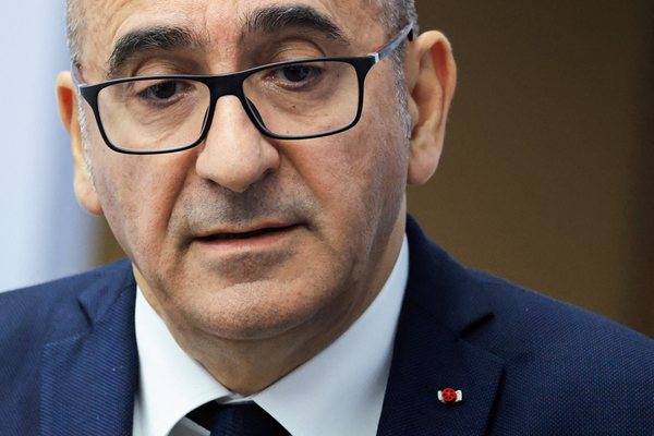 Макрон отхвърли оставката на френския вътрешен министър