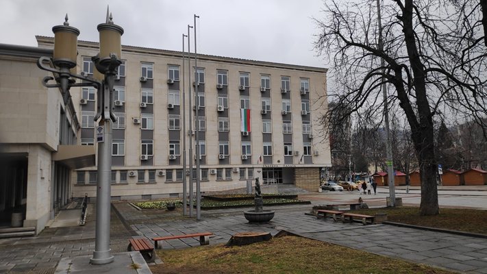 Издирват записи от охранителни камери по разследване за убит на пътя 85-годишен с колело в Габрово