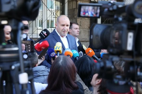 Румен Радев: В тези непредвидими времена е изключително важно да имаме президент със знания, опит, ясни позиции и принципи, които да отстоява