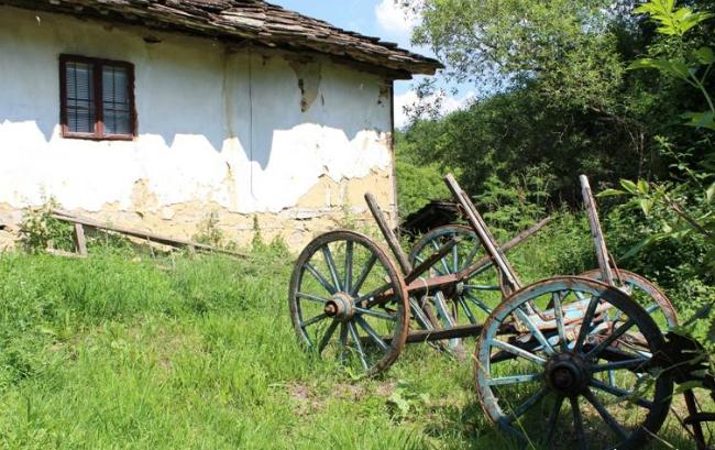 Проблемът: обезлюдяване. Отива ли си българското село?...