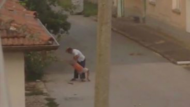 Мъж преби дете в Летница, защото си откъснало слива!