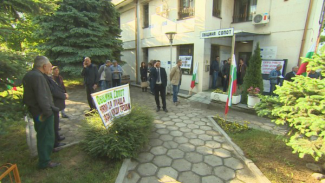 Продават на търг имуществото на община Сопот!