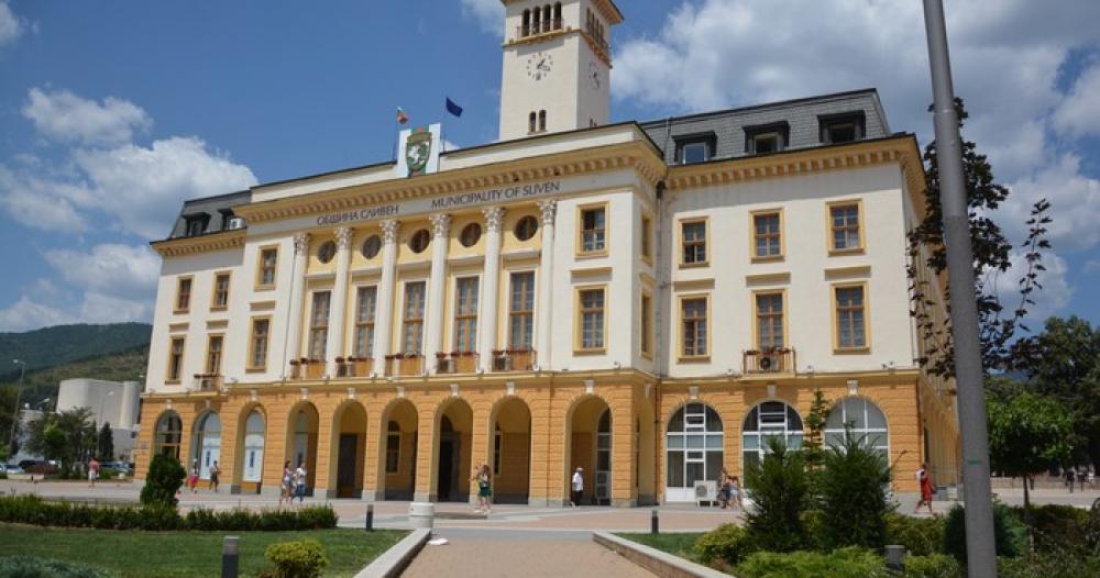 Обещават да променят визията на новата площадка с полумесец в Сливен!