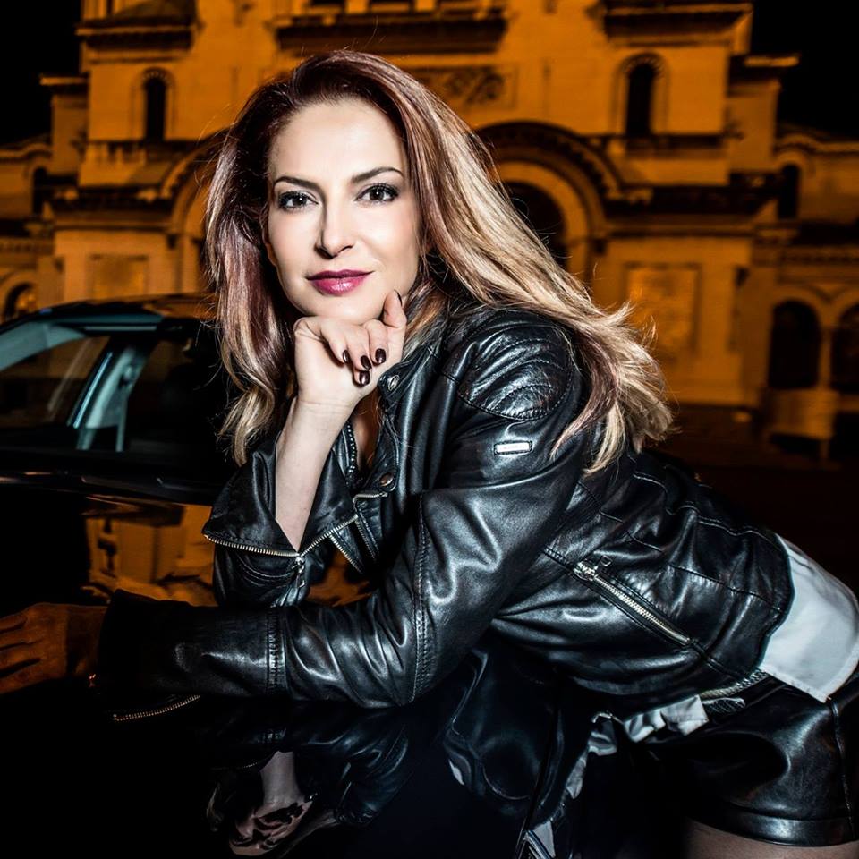 Ива Дойчинова: Колко хора 