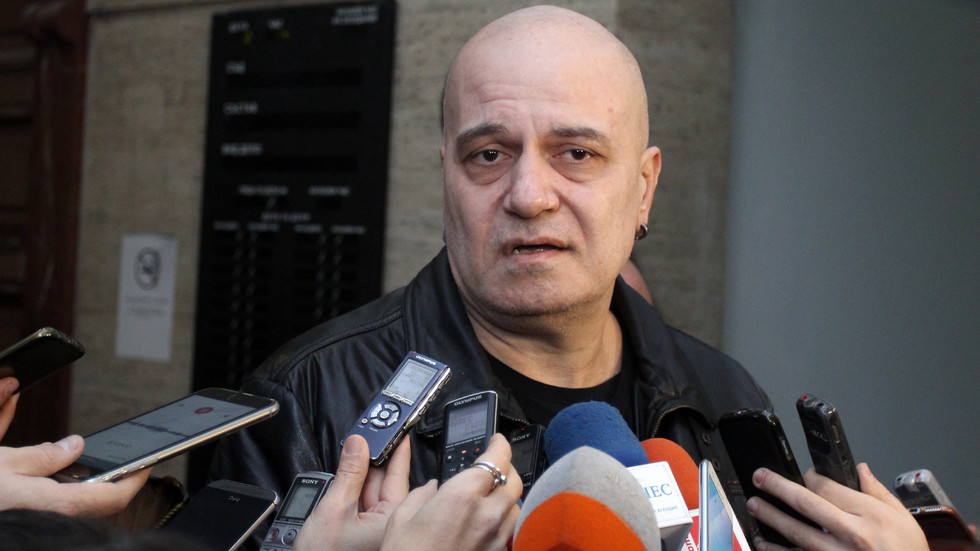 Какво е намислил Слави?