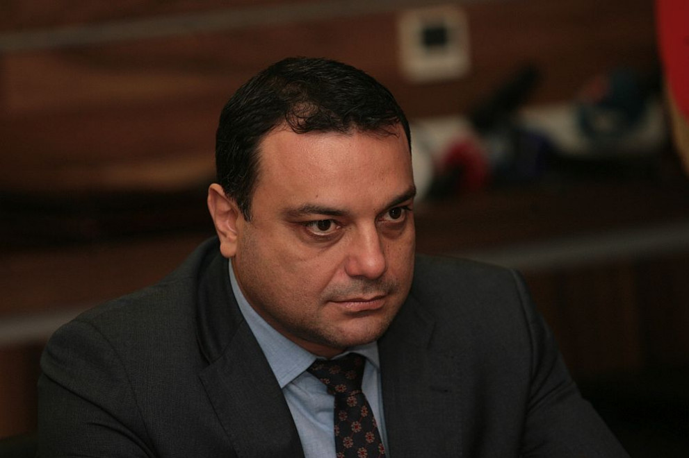 Прикрива ли властта с помощта на медии инцидента с министър Московски?