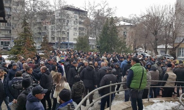 Пловдивчани крещят: Свобода за доктора!