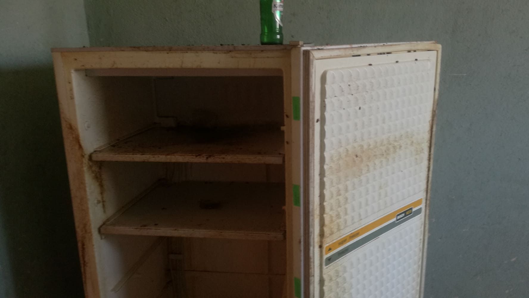 ЕКСКЛУЗИВНО: първи снимки от къщата на ужаса. Намерено е бебе във фризер.