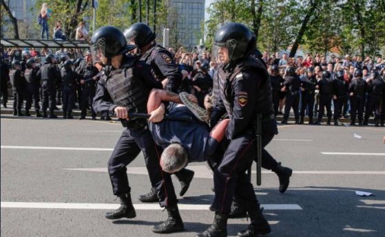 ЕС осъди полицейското насилие на протестите в Русия