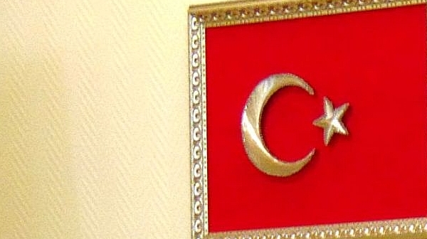 Става страшно - в Истанбул горят знамена на САЩ и Израел!