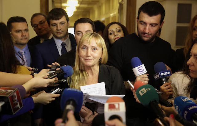 Елена Йончева: Не знам дали Борисов си е взел остров, но си е взел цяла България