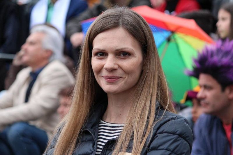 10 'Божи' заповеди за съпруги на политици