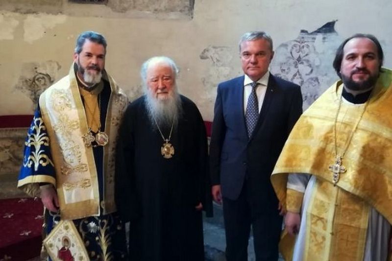 Къде е Румен Петков? Там, където са короновали руските царе