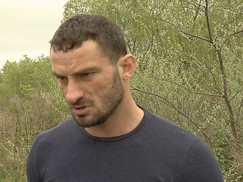 Перата твърди, че трима души са стреляли по него