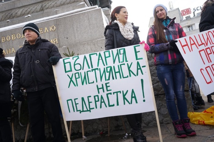 По какво си приличат Истанбулската конвенция и бежанската криза