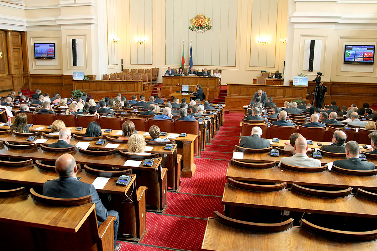 Добруването на народа не им е в грижите