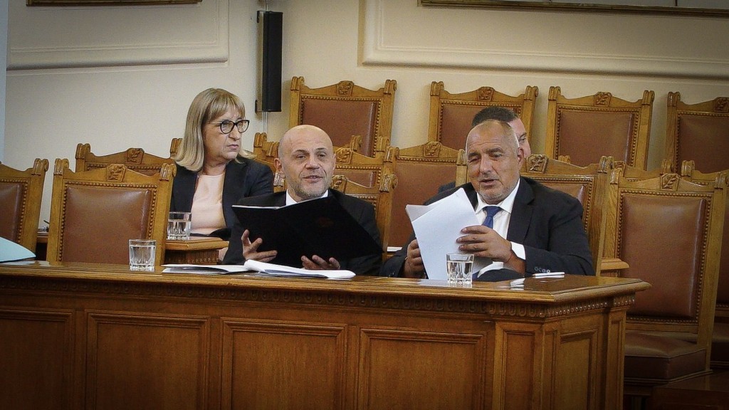 Борисов видя проблем със застраховането и попита защо го викат в НС