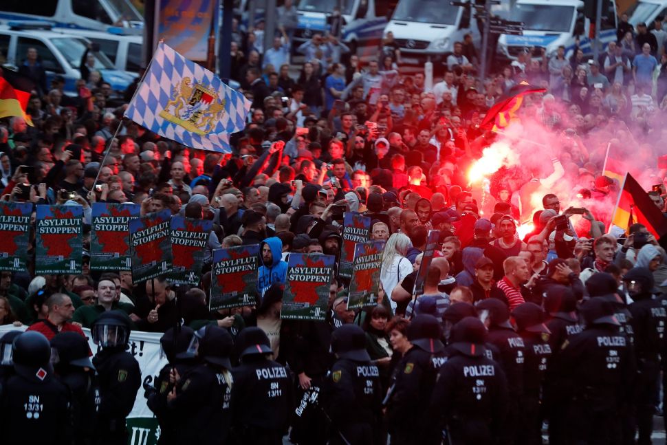 Най-малко 300 души са арестувани на протест в Кемниц