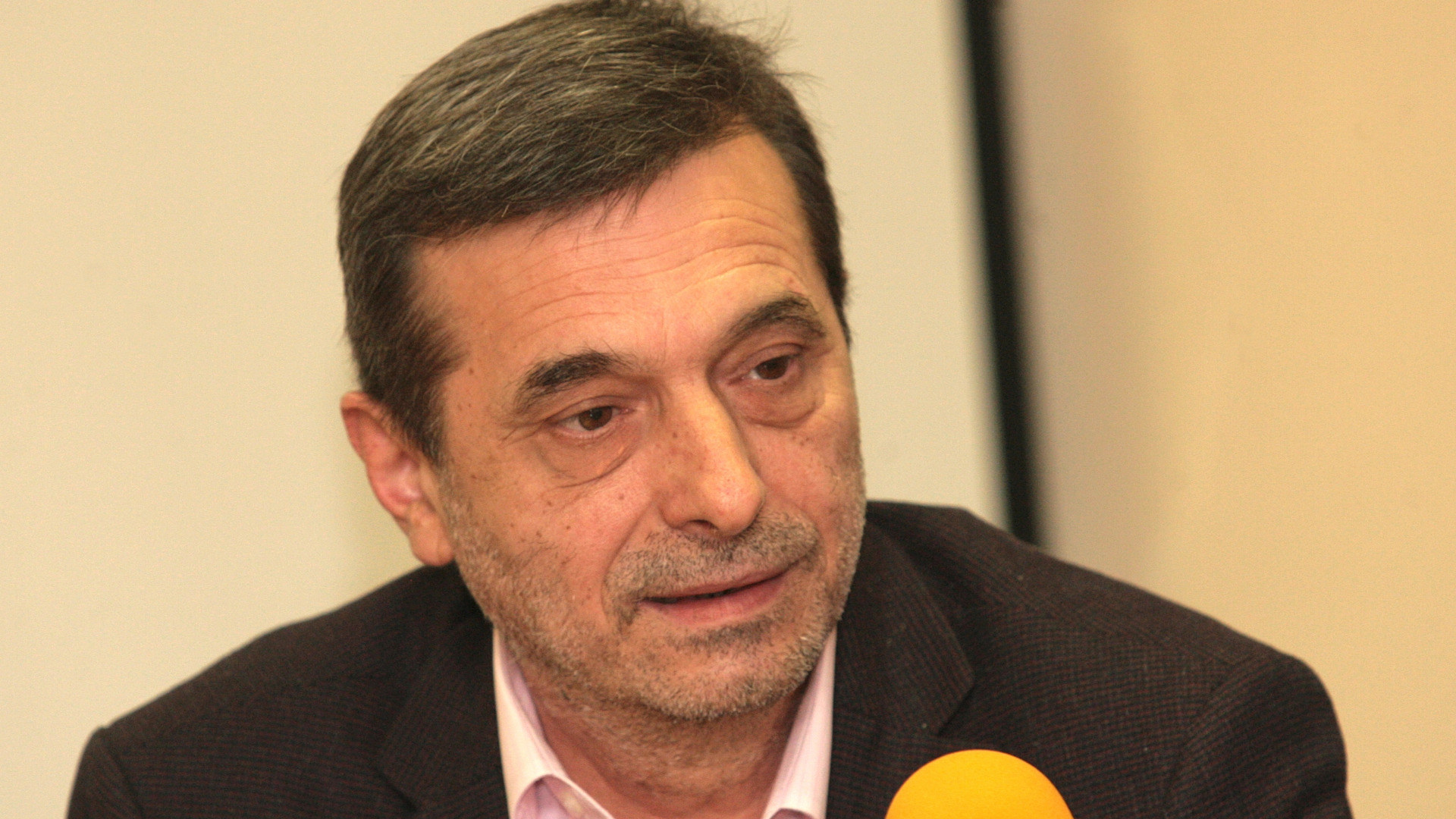 Димитър Манолов: Протестите в страната не са автентични