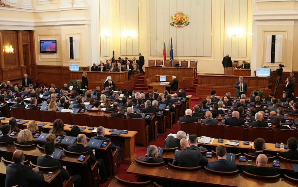 Как ни манипулират, за да намразим парламентарната демокрация