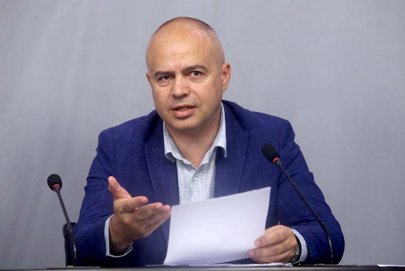 Георги Свиленски: Оставката на Симеонов е с цел спасяване на властта