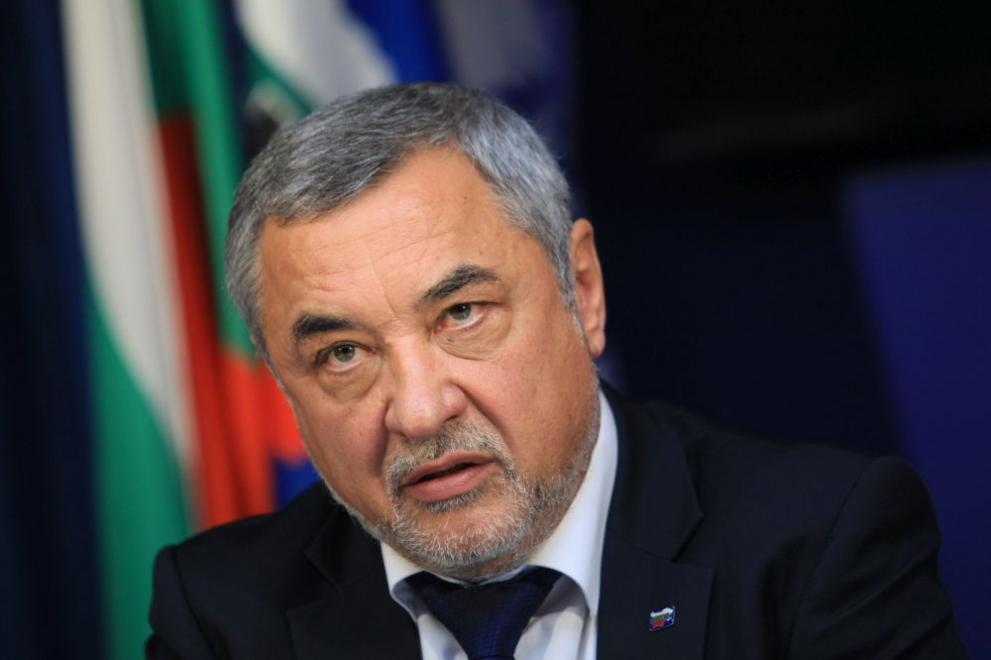 Симеонов: Порой е съборил оградата по границата, случва се