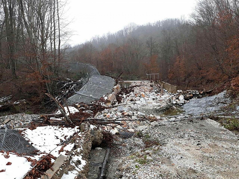 Падна част от граничната ограда край Малко Търново