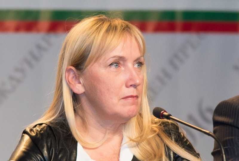Елена Йончева: Трябва да сме единни, защото шайката на Боса извади голямата бухалка!