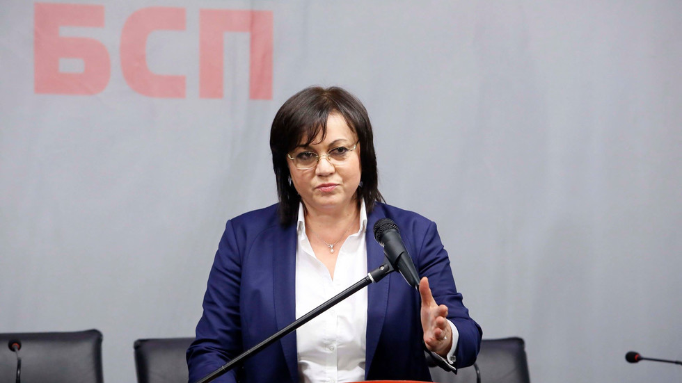 ГЕРБ посветиха на Корнелия Нинова декларацията си за загиналите от комунизма
