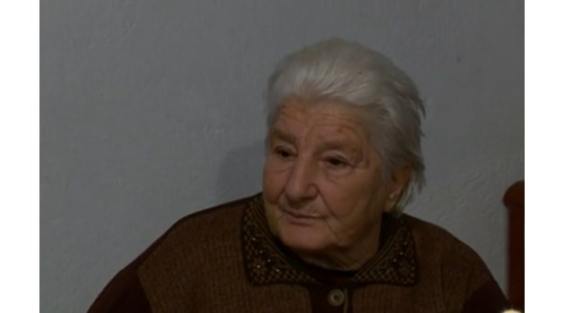 83-годишната жена, пребита в Гурково, спи с брадва до главата