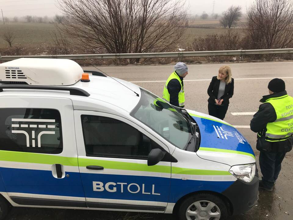 Неработещи камери за разчитане на е-винетки са заменени от добре заплатени момчета с плашещ вид