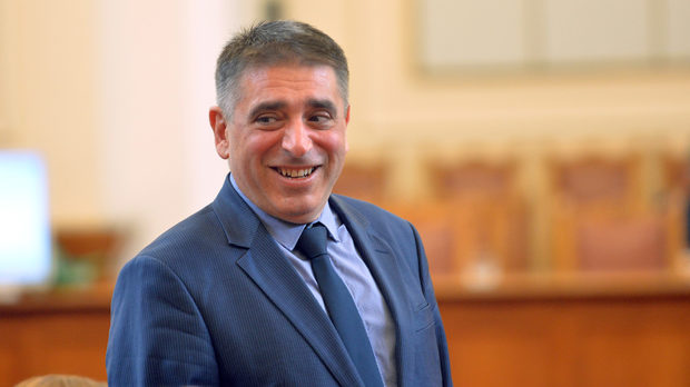 Данаил Кирилов е бил адвокат в кантората, която обслужва 