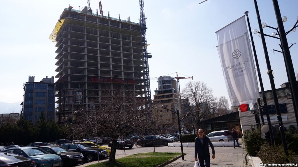 Спират окончателно строежа на небостъргача на 