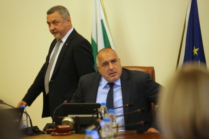 Валери Симеонов повдигна въпроса за оставката на Борисов