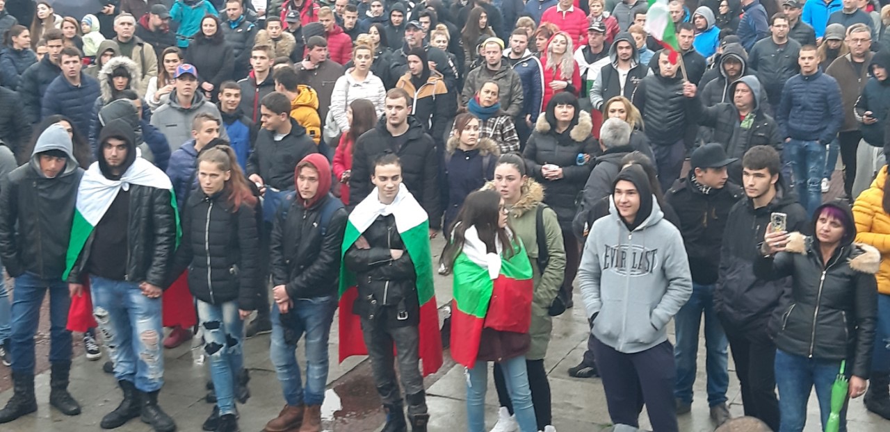 Втори ден на протести в Габрово, протестиращите наброяват хиляда