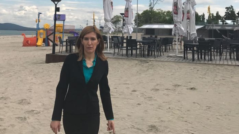 Министерството на туризма: Скъпите шезлонги и чадъри по морето са заради стари договори