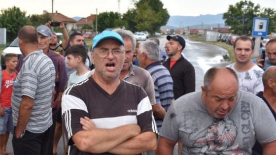 Стопанин: Бойко Борисов да ми даде половината си заплата и давам прасетата