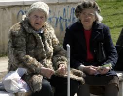 Линията на бедност е 348 лева или с 114 лева по-висока от увеличената минимална пенсия