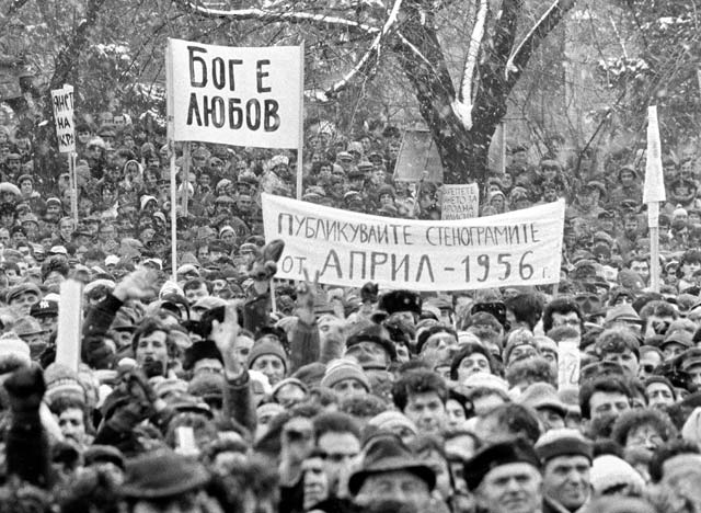 Как Живков взима цялата власт и не я пуска 33 години и 7 месеца