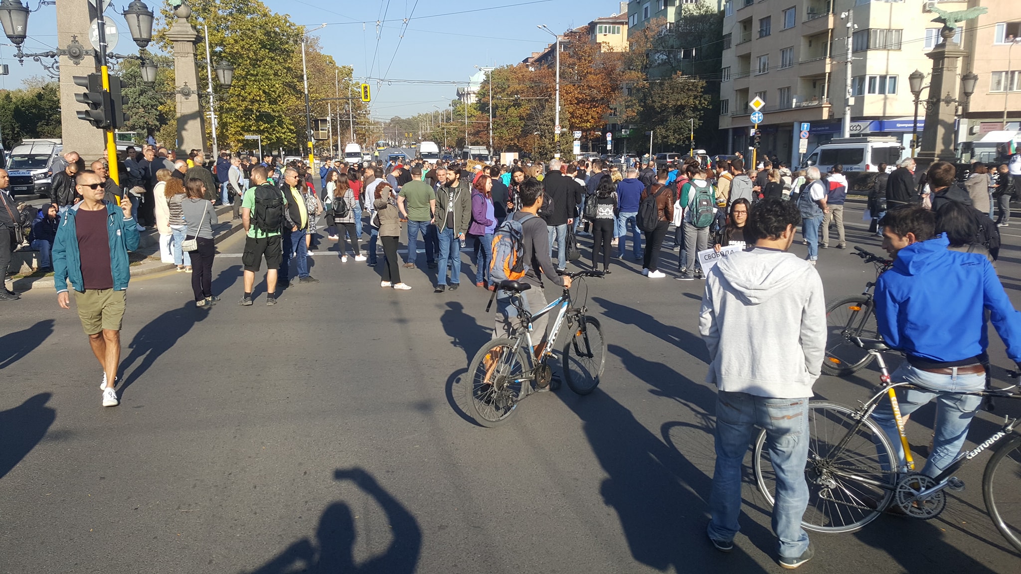 Протестиращи срещу Гешев окупираха Орлов мост, зоват за палатков лагер на кръстовището