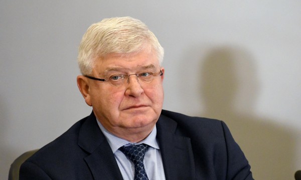 Ананиев призна, че парите за заплати на медсестрите са намалени на 6 млн. лв.