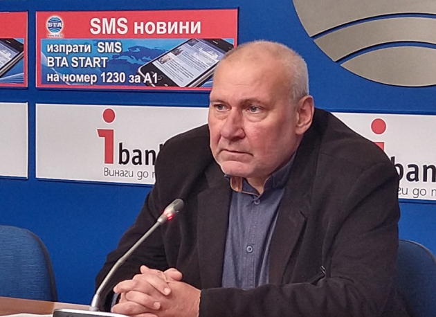 Проф. Николай Овчаров: Македонски език няма, без компромиси със Северна Македония