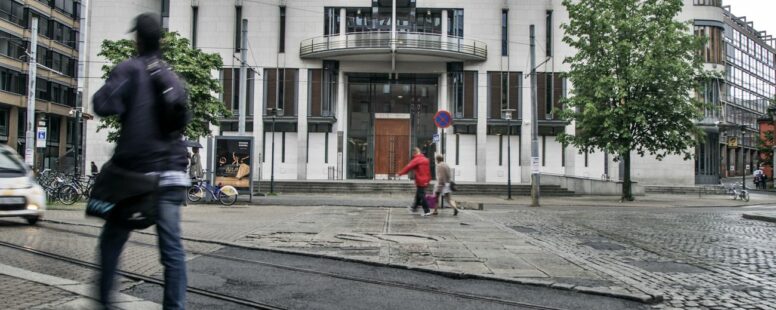 Притежатели на милиони снимки с насилие над деца осиновяват момчета в България