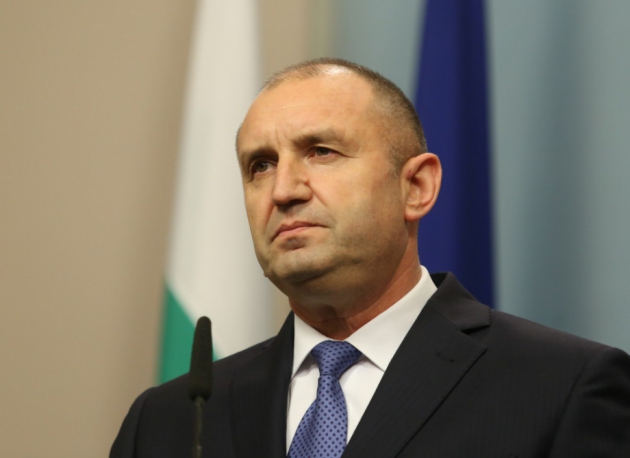 Лошият Радев, който не може да угоди на политическите маниаци