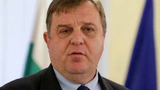 Каракачанов: Спряхме две групи мигранти на границата