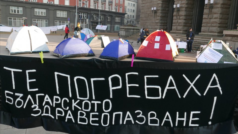 Пет жени и власт, която разчиства сметки