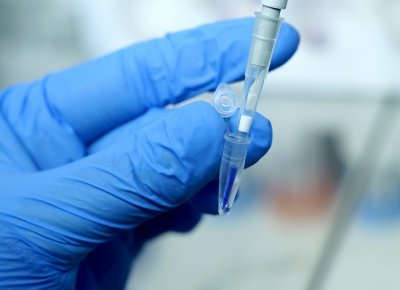Българските създатели на молекула срещу коронавируса търсят финансиране